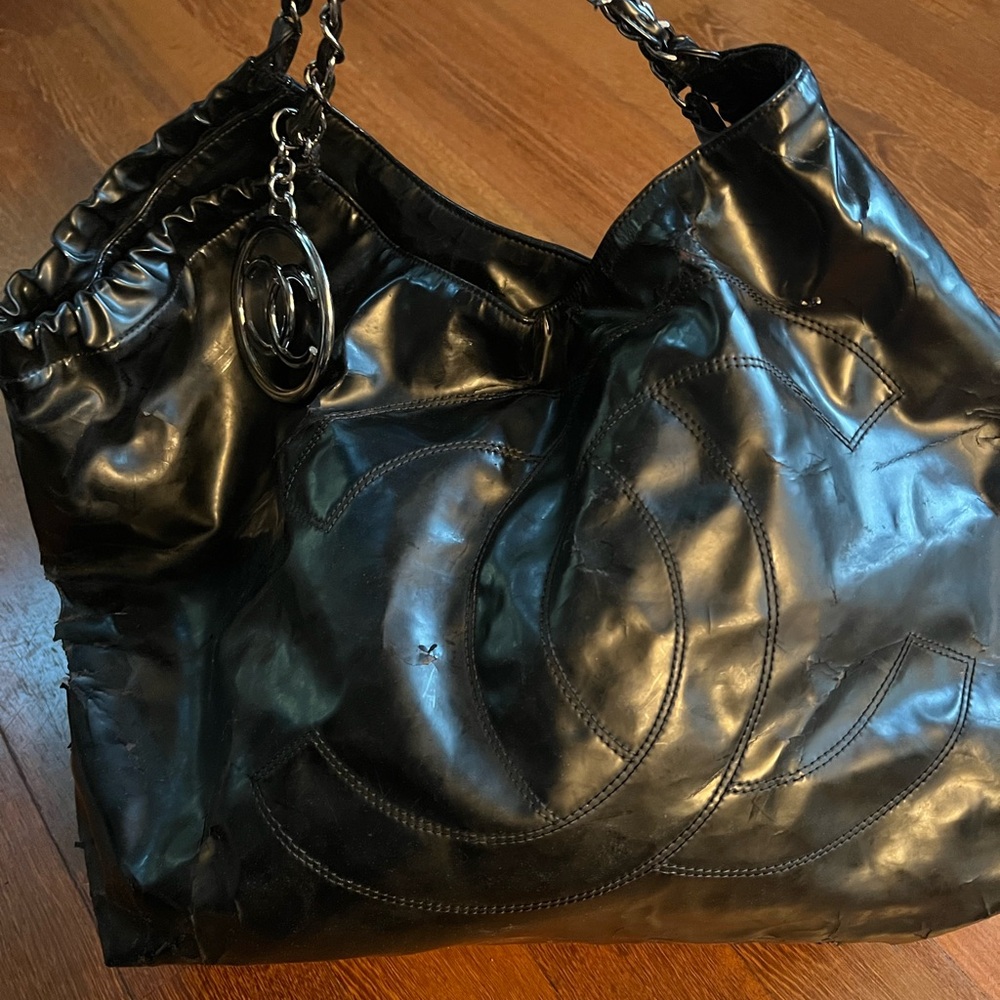 Chanel Vintage Cabas Patent Leather Tote Black XL preowned 2008 - Picture 3 of 16